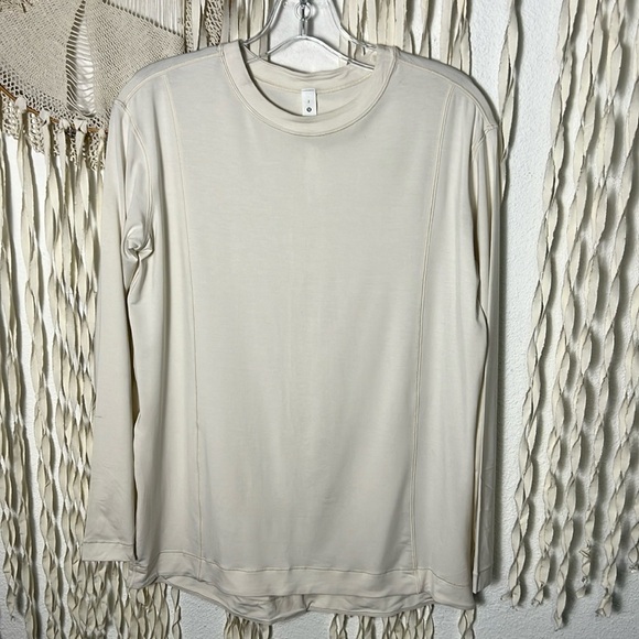 lululemon athletica Tops - Lululemon NWOT Cream Long Sleeve Tee Pleat Back Size 2